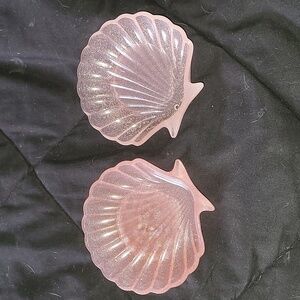 Pink resin seashell trays
